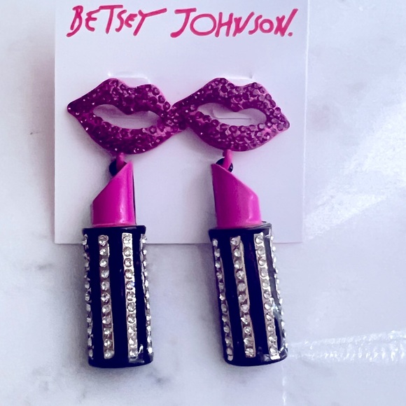 New Betsey Johnson GOING ALL OUT LIPSTICK DROP EARRINGS - Picture 8 of 10